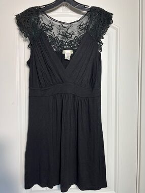 Black Lace Yoke V-Neck Top